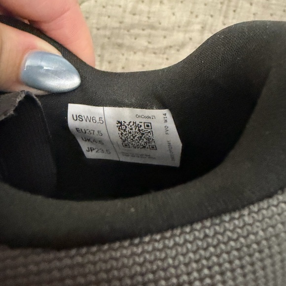 On Running Women's Black and Mint Athletic Shoes - Picture 6 of 6